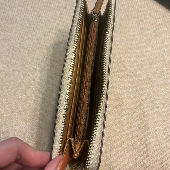 Michael Kors Large Zipper Wallet - Picture 4 of 4